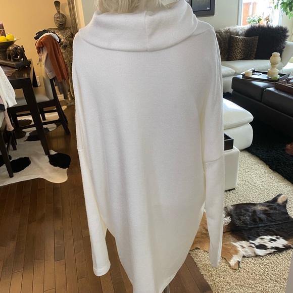 White sweater - Picture 2 of 7